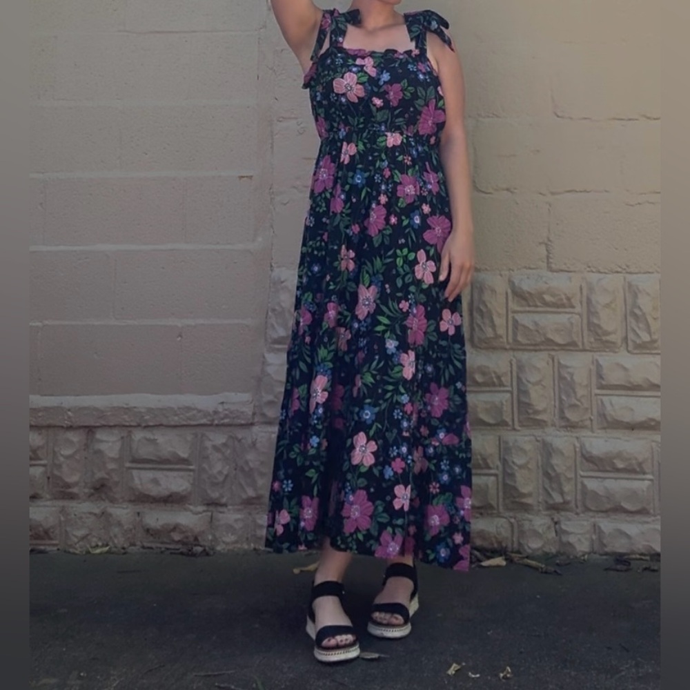 Floral Maxi Dress - Black and Pink - Picture 5 of 7